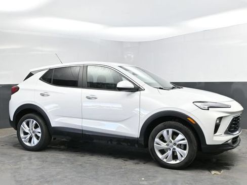 Used 2025 Buick Encore GX Preferred AWD/4WD image 5