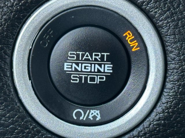 Used 2025 RAM 1500 Laramie AWD/4WD image 21