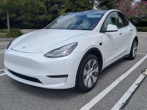 Used 2021 Tesla Model Y 2WD image 3