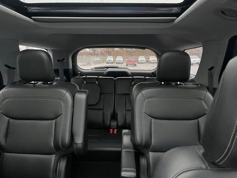 Used 2020 Ford Explorer XLT w/ Equipment Group 202A image 12