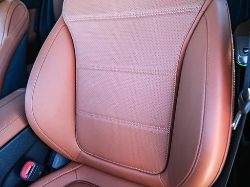 Used 2025 Mercedes-Benz GLC 300 4MATIC image 24