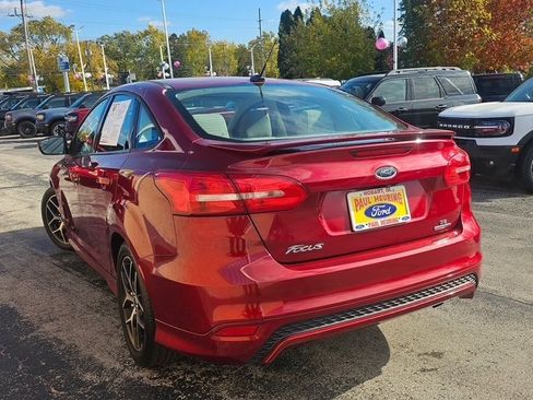Used 2015 Ford Focus SE w/ SE Sport Package image 2