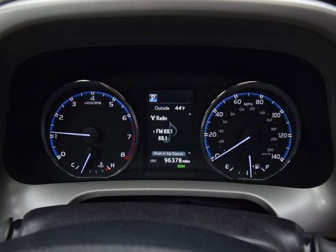 Used 2018 Toyota RAV4 Limited image 19