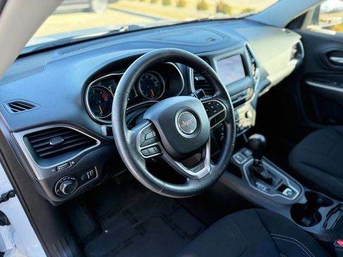 Used 2021 Jeep Cherokee Latitude image 11