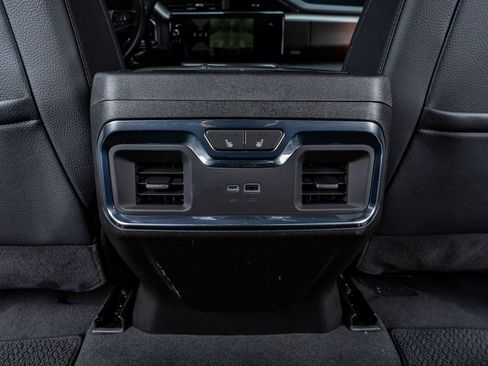 Used 2025 GMC Sierra 2500 Denali image 31