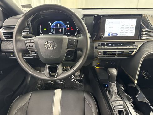 Used 2025 Toyota Camry SE FWD image 34
