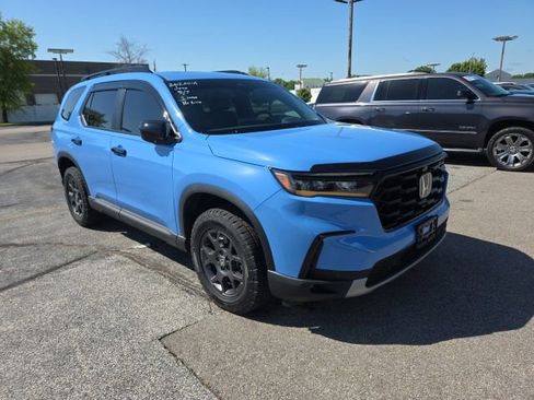 Used 2025 Honda Pilot TrailSport image 7