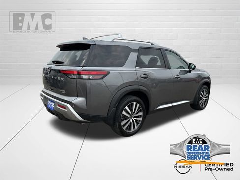 Used 2022 Nissan Pathfinder Platinum w/ Cargo Package AWD/4WD image 3