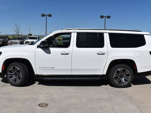 Used 2023 Jeep Wagoneer L Series II AWD/4WD image 8