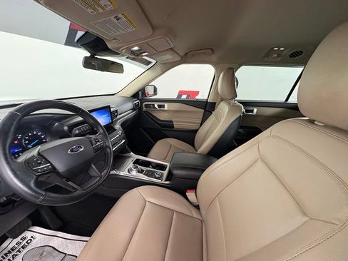 Used 2020 Ford Explorer XLT w/ Equipment Group 202A AWD/4WD image 14