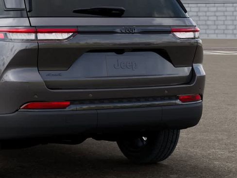 New 2025 Jeep Grand Cherokee Limited AWD/4WD image 13