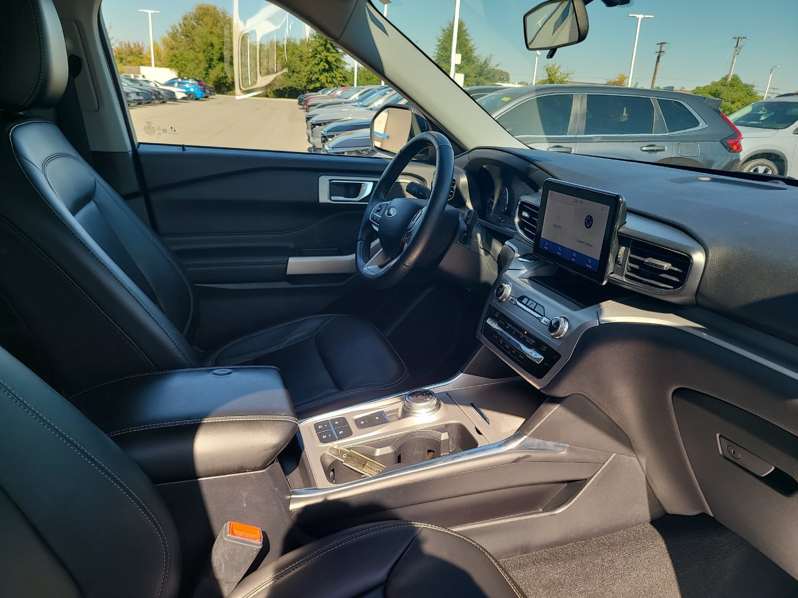 Used 2021 Ford Explorer XLT w/ Equipment Group 202A RWD image 28