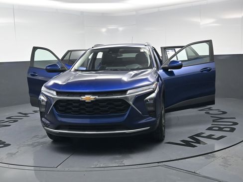 Certified 2024 Chevrolet Trax LT w/ Driver Confidence Package image 21