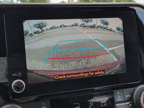 Used 2023 Toyota Highlander XLE FWD image 21