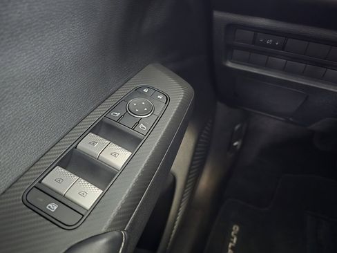 Used 2024 Mitsubishi Outlander SE image 30