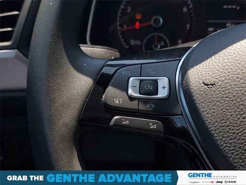 Used 2020 Volkswagen Jetta SE image 15