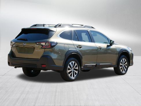 Used 2024 Subaru Outback Premium AWD/4WD image 7