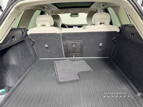 Used 2024 Volvo XC60 B5 Plus w/ Protection Package Premier AWD/4WD image 10