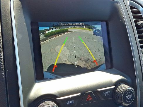 Used 2020 Dodge Durango SXT AWD/4WD image 21