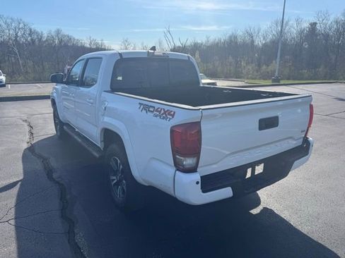 Used 2016 Toyota Tacoma TRD Sport w/ Premium & Technology Package image 5