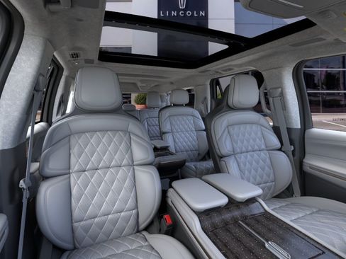 New 2026 Lincoln Navigator L Black Label AWD/4WD image 10