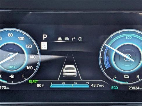 Used 2024 Hyundai Elantra Limited FWD image 11