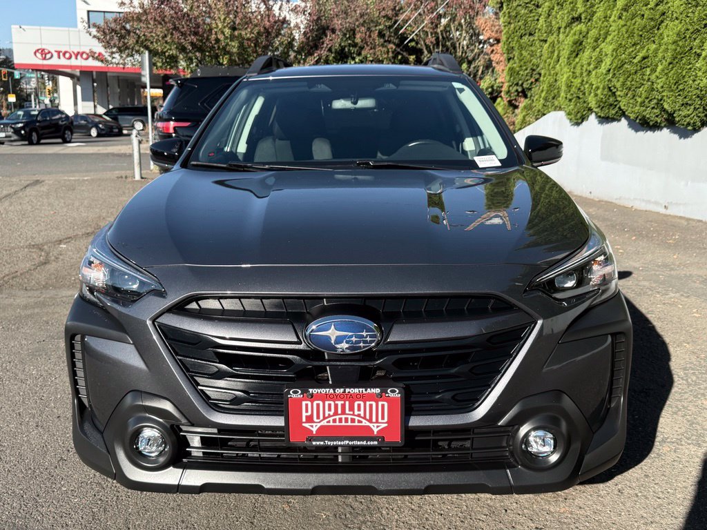 Used 2025 Subaru Outback Premium AWD/4WD image 3