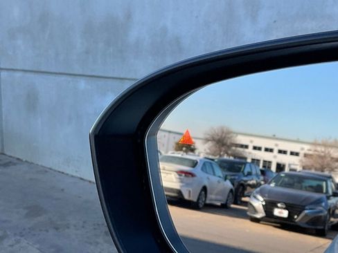 Used 2025 Nissan Rogue SV image 20