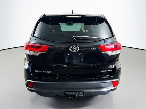 Used 2018 Toyota Highlander XLE image 6