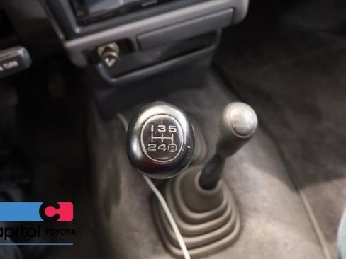 Used 1992 Toyota Pickup Deluxe AWD/4WD image 21