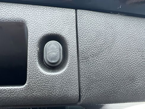 Used 2017 GMC Yukon XL SLT w/ Open Road Package image 29