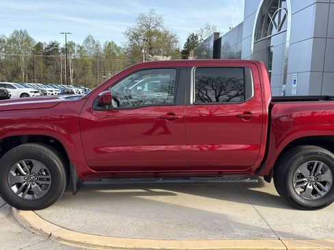 Used 2025 Nissan Frontier SV AWD/4WD image 10