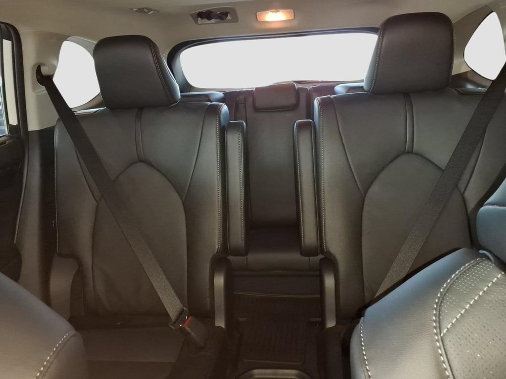 New 2026 Toyota Highlander Platinum AWD/4WD image 18