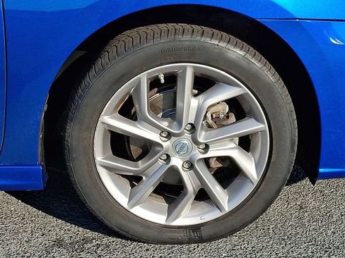 Used 2015 Nissan Sentra SR w/ SR Premium Package FWD image 11