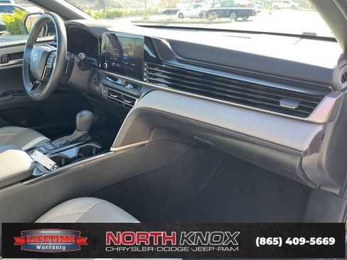 Used 2025 Toyota Camry LE image 28