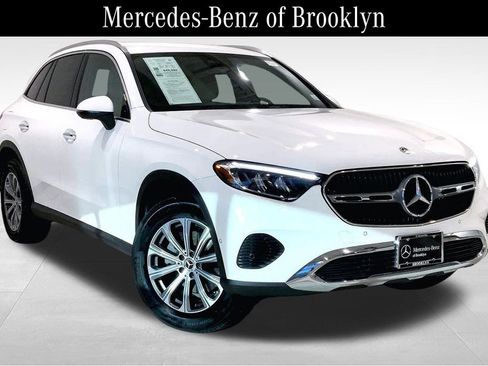 Used 2025 Mercedes-Benz GLC 300 4MATIC image 1