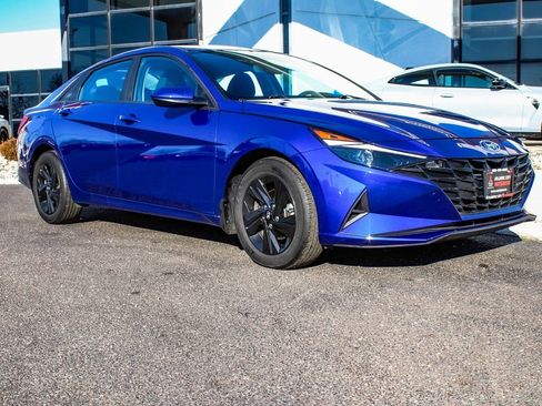 Used 2023 Hyundai Elantra SEL image 3