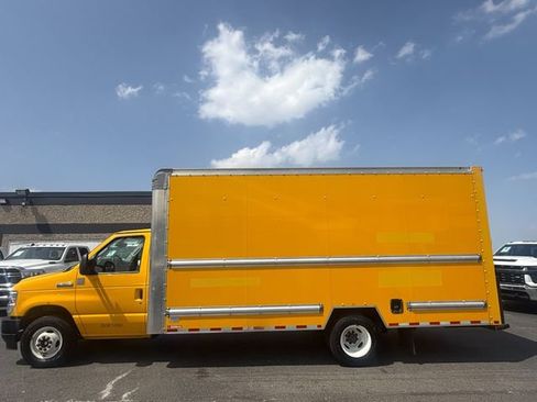 Used 2022 Ford E-350 and Econoline 350 Super Duty RWD image 3