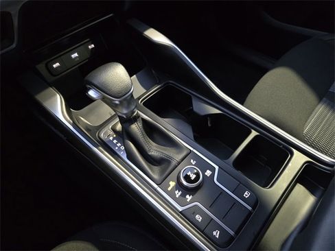 Used 2023 Kia Sorento LX image 16