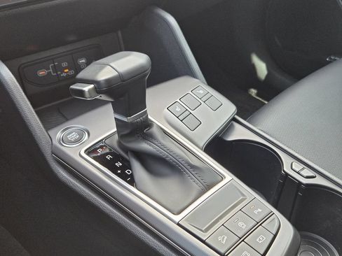 New 2026 Kia Sportage SX FWD image 17