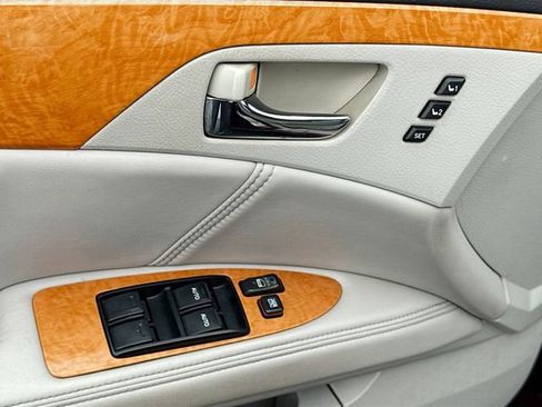 Used 2005 Toyota Avalon Limited image 18