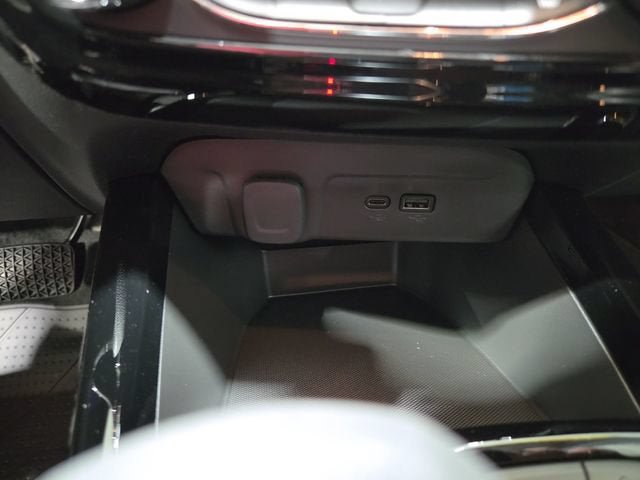 New 2026 Chevrolet Trax LT w/ LT Convenience Package FWD image 18