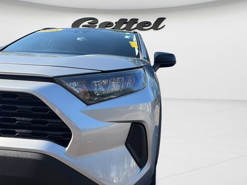 Used 2021 Toyota RAV4 LE FWD image 10