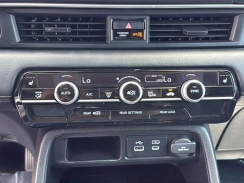 Used 2023 Honda Pilot Touring image 26