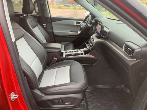 Used 2023 Ford Explorer XLT w/ Equipment Group 202A image 32