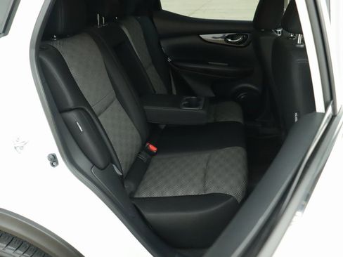 Used 2021 Nissan Rogue Sport SV image 26