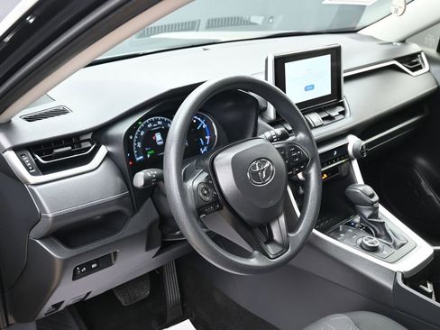 Used 2025 Toyota RAV4 XLE image 17