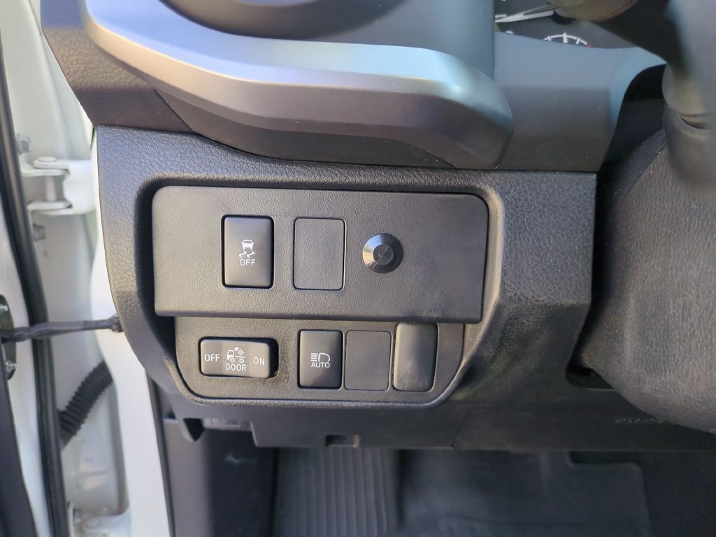 Used 2023 Toyota Tacoma SR5 w/ Technology Package RWD image 17