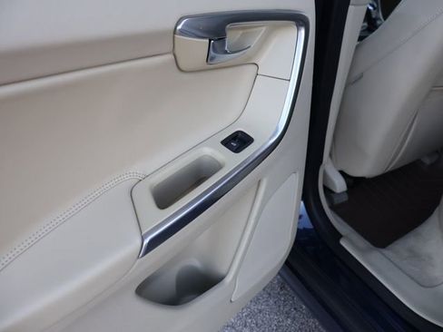 Used 2015 Volvo XC60 T5 Premier w/ Proximity Package image 13