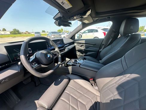 Certified 2025 BMW 530i w/ Premium Package image 14